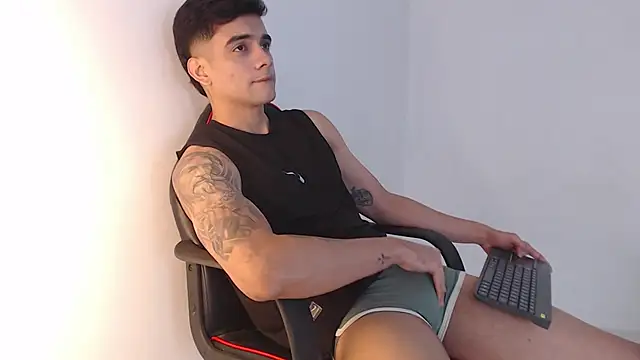 Snapshot of adam_levis17 chatting on November 2025 05:07:01 AM adam levis17 online show from November 2025 05:07:01 AM