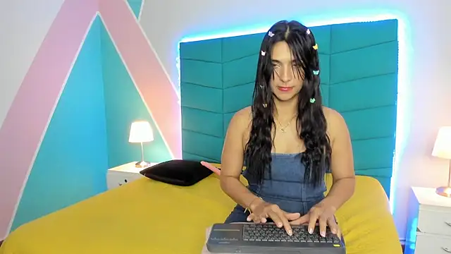 Snapshot of Emilly_wilson_ chatting on February 2025 03:59:02 PM Emilly wilson online show from February 2025 03:59:02 PM