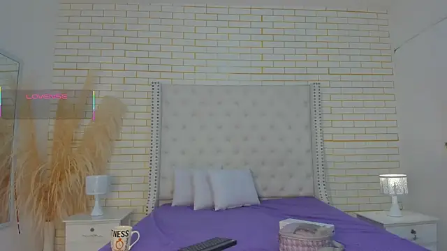 Snapshot of Emilly_wilson_ chatting on October 2025 11:53:02 AM Emilly wilson online show from October 2025 11:53:02 AM