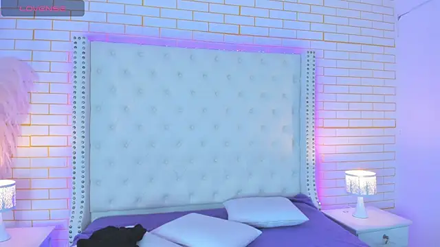 Snapshot of Emilly_wilson_ chatting on October 2025 11:53:01 AM Emilly wilson online show from October 2025 11:53:01 AM