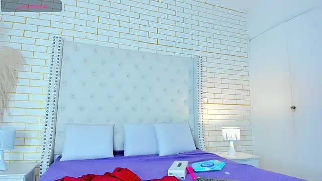 Snapshot of Emilly_wilson_ chatting on October 2025 11:51:02 AM Emilly wilson online show from October 2025 11:51:02 AM