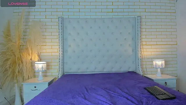 Snapshot of Emilly_wilson_ chatting on November 2025 12:15:01 PM Emilly wilson online show from November 2025 12:15:01 PM