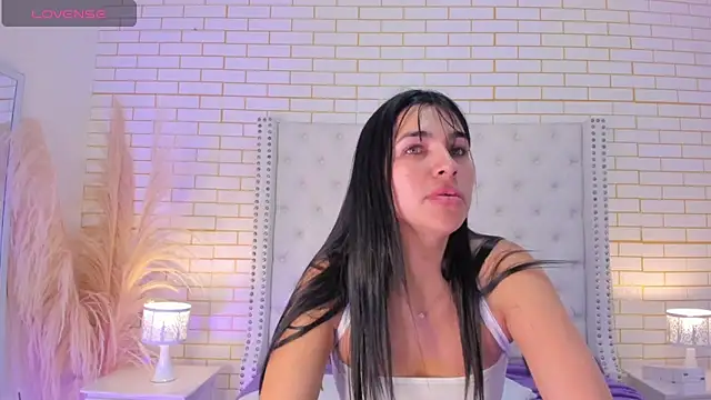 Snapshot of Emilly_wilson_ chatting on November 2025 12:38:02 PM Emilly wilson online show from November 2025 12:38:02 PM