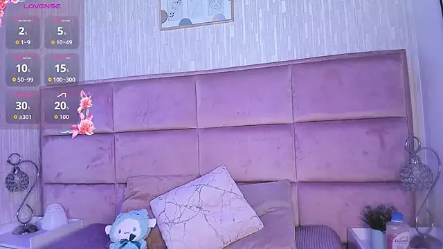 Marianna Ray  online show from November 2025 09:24:02 PM