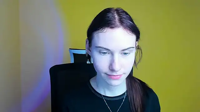 Snapshot of Fiona_Night chatting on March 2025 03:18:02 PM Fiona Night online show from March 2025 03:18:02 PM