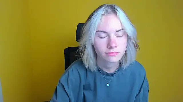 Snapshot of Fiona_Night chatting on September 2025 05:07:02 AM Fiona Night online show from September 2025 05:07:02 AM