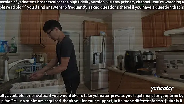 Snapshot of yetieater chatting on December 2024 05:59:01 PM yetieater online show from December 2024 05:59:01 PM