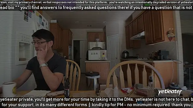 Snapshot of yetieater chatting on December 2024 05:59:02 PM yetieater online show from December 2024 05:59:02 PM