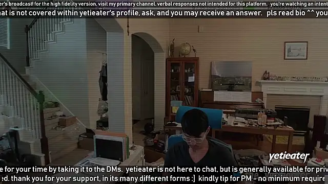 Snapshot of yetieater chatting on December 2024 09:40:02 PM yetieater online show from December 2024 09:40:02 PM