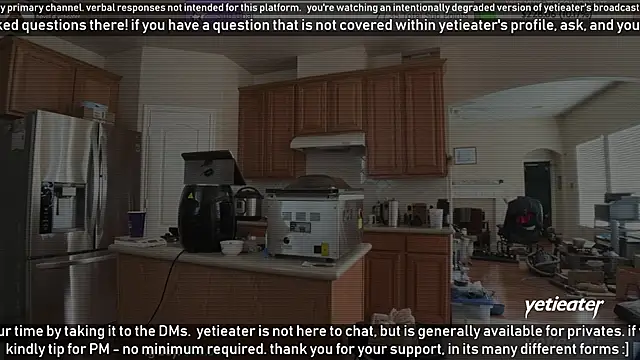Snapshot of yetieater chatting on December 2024 08:47:02 PM yetieater online show from December 2024 08:47:02 PM