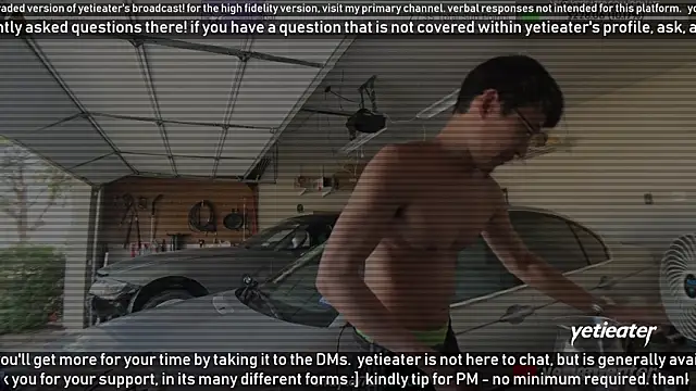 Snapshot of yetieater chatting on February 2025 09:39:02 PM yetieater online show from February 2025 09:39:02 PM