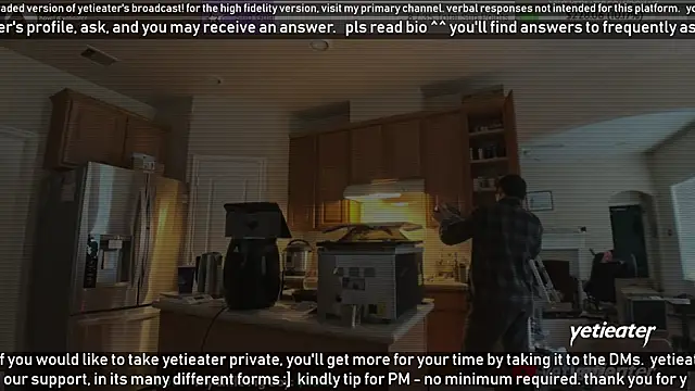 Snapshot of yetieater chatting on February 2025 04:09:02 PM yetieater online show from February 2025 04:09:02 PM