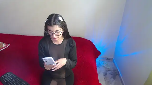 Snapshot of Saray_honey04 chatting on March 2025 02:47:01 PM Saray honey04 online show from March 2025 02:47:01 PM