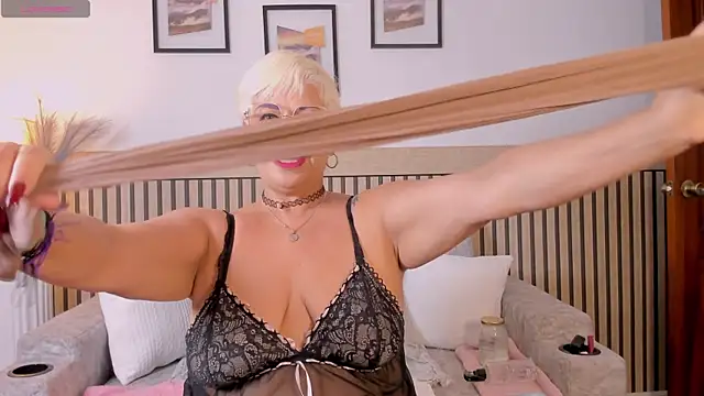 Snapshot of Lucy_Milf_68 chatting on April 2026 10:49:02 AM Lucy Milf 68 online show from April 2026 10:49:02 AM