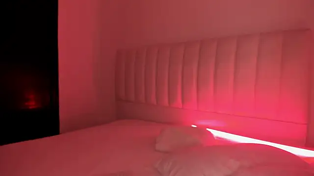 Snapshot of Hannahx__ chatting on December 2025 07:53:02 PM Hannahx online show from December 2025 07:53:02 PM