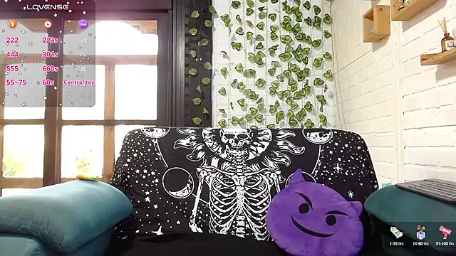 LiraSonnett online show from September 2025 09:18:01 PM