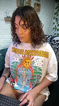 LiraSonnett online show from November 2025 09:18:01 PM