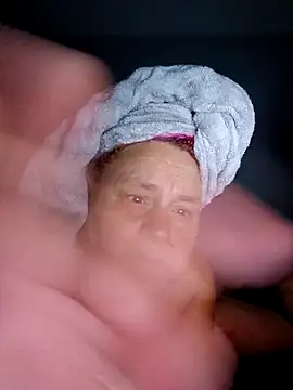 Snapshot of SpnzTnT chatting on September 2025 03:51:01 AM SpnzTnT online show from September 2025 03:51:01 AM