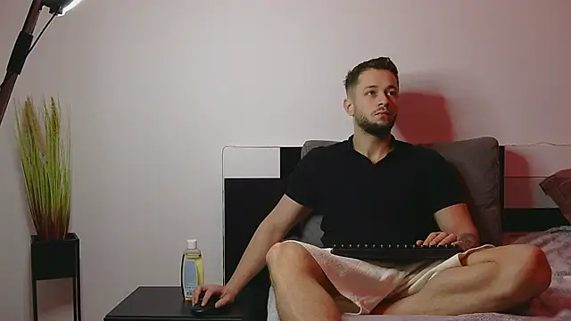 Snapshot of nicholasX1 chatting on March 2025 05:12:02 AM nicholasX1 online show from March 2025 05:12:02 AM