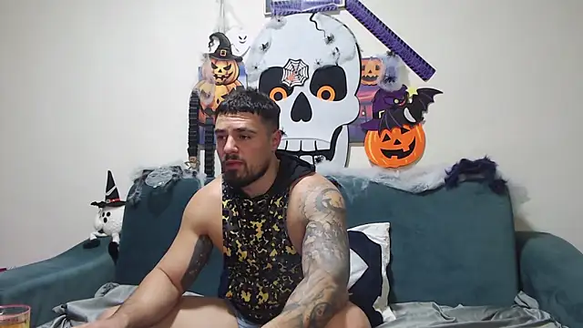 Snapshot of Tiberius_hunk chatting on November 2025 09:03:01 PM Tiberius hunk online show from November 2025 09:03:01 PM