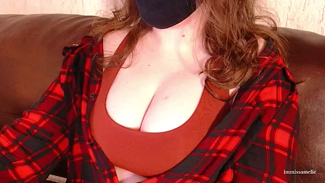 Snapshot of ImMissAmelie chatting on November 2025 12:11:02 AM ImMissAmelie online show from November 2025 12:11:02 AM