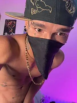 Snapshot of CRAZY-BOY99 chatting on May 2026 11:06:01 AM CRAZY-BOY99 online show from May 2026 11:06:01 AM