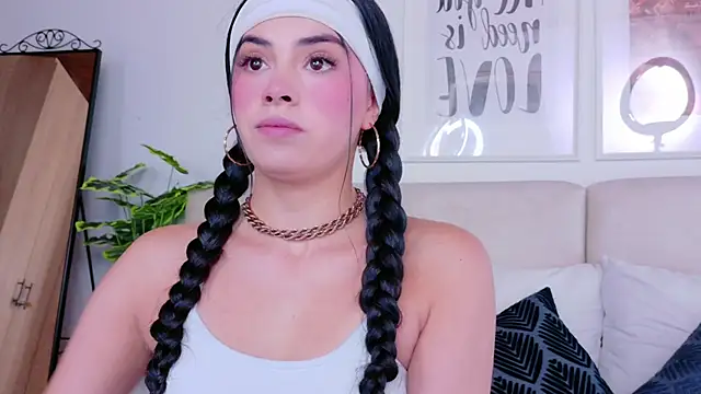 Snapshot of SaritaBratz chatting on October 2025 08:31:02 PM SaritaBratz online show from October 2025 08:31:02 PM