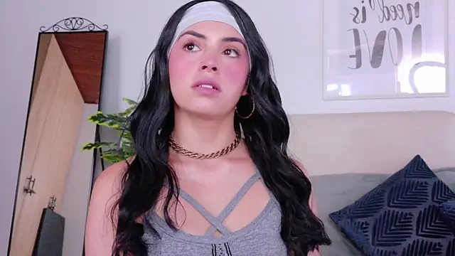 Snapshot of SaritaBratz chatting on November 2025 08:10:01 PM SaritaBratz online show from November 2025 08:10:01 PM