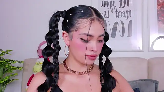 Snapshot of SaritaBratz chatting on November 2025 09:06:01 PM SaritaBratz online show from November 2025 09:06:01 PM