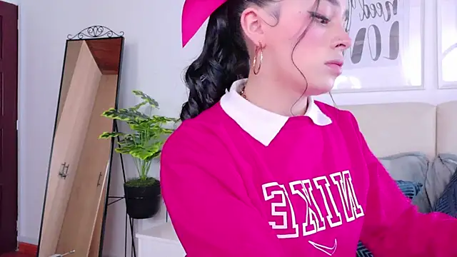 Snapshot of SaritaBratz chatting on December 2025 08:25:01 PM SaritaBratz online show from December 2025 08:25:01 PM