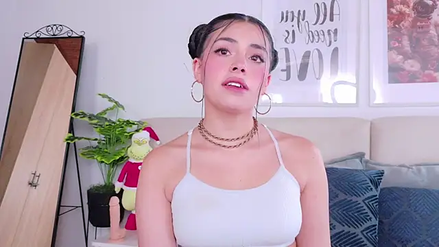 Snapshot of SaritaBratz chatting on December 2025 09:19:02 PM SaritaBratz online show from December 2025 09:19:02 PM