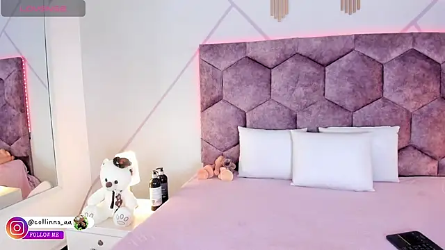 aurora collinss  online show from January 2026 12:42:01 PM