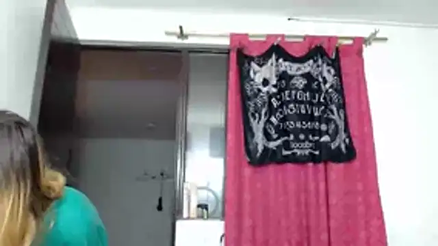 KratosAfroditacs online show from October 2025 05:53:01 PM