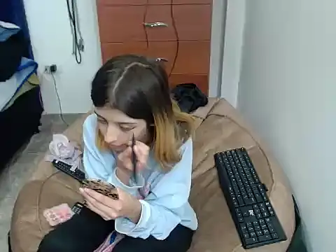 KratosAfroditacs online show from November 2025 02:33:01 AM