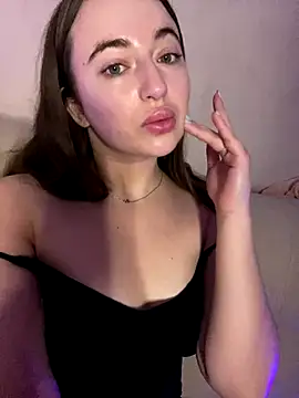 Snapshot of AlisaQSky chatting on November 2025 04:45:01 AM AlisaQSky online show from November 2025 04:45:01 AM