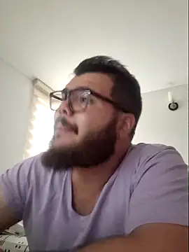 Snapshot of Edmund98 chatting on March 2025 09:35:01 PM Edmund98 online show from March 2025 09:35:01 PM