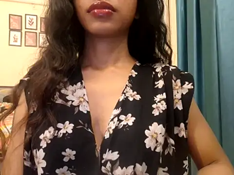 Snapshot of Queen_Ayeshaa chatting on November 2025 07:15:02 PM Queen Ayeshaa online show from November 2025 07:15:02 PM