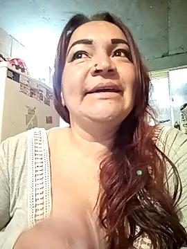 isis milove online show from April 2026 11:37:01 AM