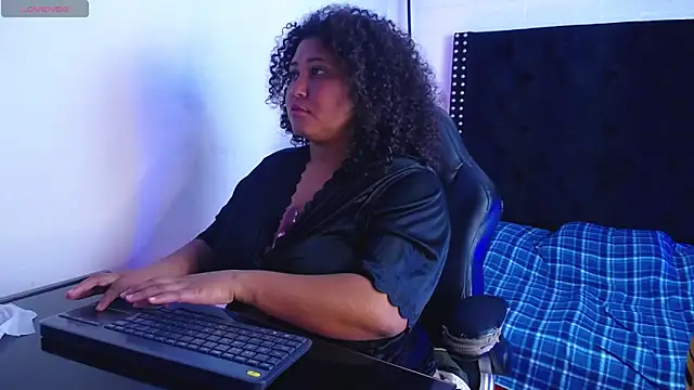 Snapshot of Ayliinn_ chatting on March 2025 06:08:01 AM Ayliinn online show from March 2025 06:08:01 AM