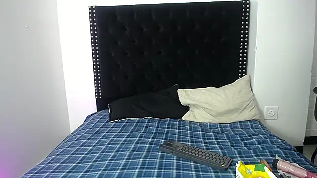 Snapshot of Ayliinn_ chatting on March 2025 03:37:01 AM Ayliinn online show from March 2025 03:37:01 AM