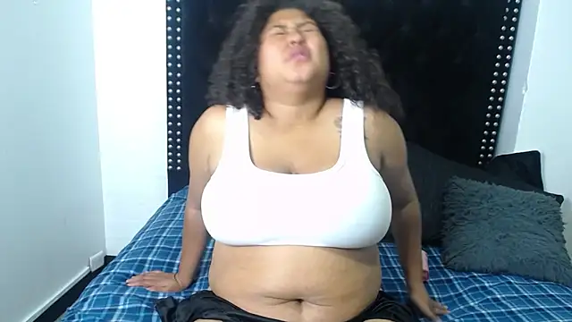 Snapshot of Ayliinn_ chatting on March 2025 07:04:02 AM Ayliinn online show from March 2025 07:04:02 AM