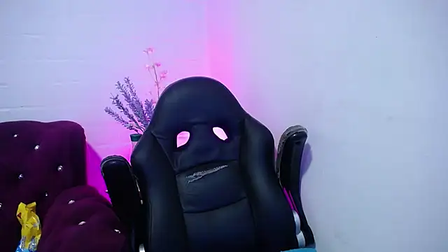 Snapshot of Ayliinn_ chatting on September 2025 04:03:01 AM Ayliinn online show from September 2025 04:03:01 AM