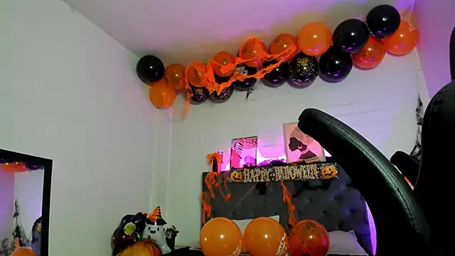 Snapshot of Ayliinn_ chatting on October 2025 02:28:01 AM Ayliinn online show from October 2025 02:28:01 AM