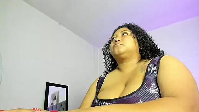 Snapshot of Ayliinn_ chatting on November 2025 05:08:02 AM Ayliinn online show from November 2025 05:08:02 AM