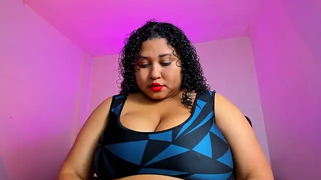 Snapshot of Ayliinn_ chatting on November 2025 03:39:02 AM Ayliinn online show from November 2025 03:39:02 AM