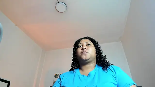 Snapshot of Ayliinn_ chatting on November 2025 02:44:02 AM Ayliinn online show from November 2025 02:44:02 AM