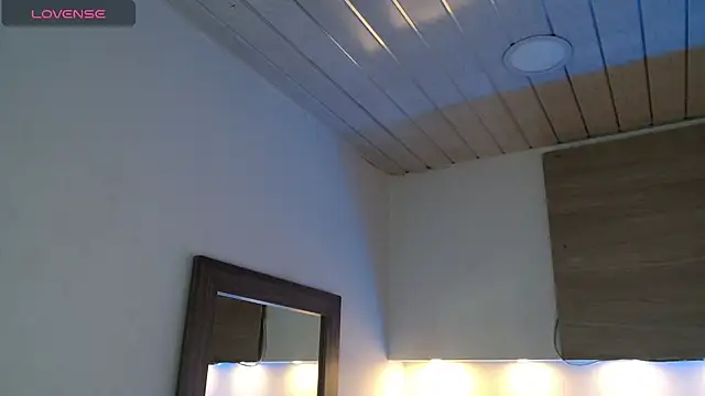 Snapshot of Cristal_Velle chatting on September 2025 12:42:02 PM Cristal Velle online show from September 2025 12:42:02 PM