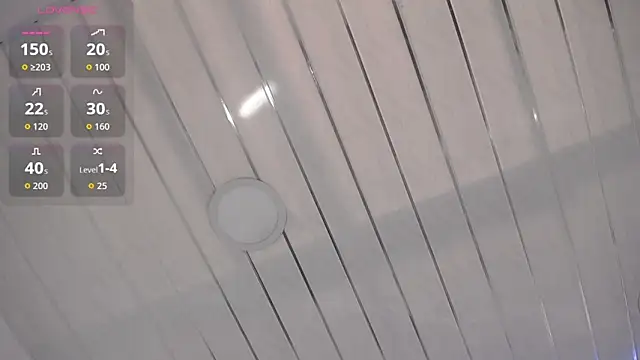 Snapshot of Cristal_Velle chatting on October 2025 12:36:02 PM Cristal Velle online show from October 2025 12:36:02 PM