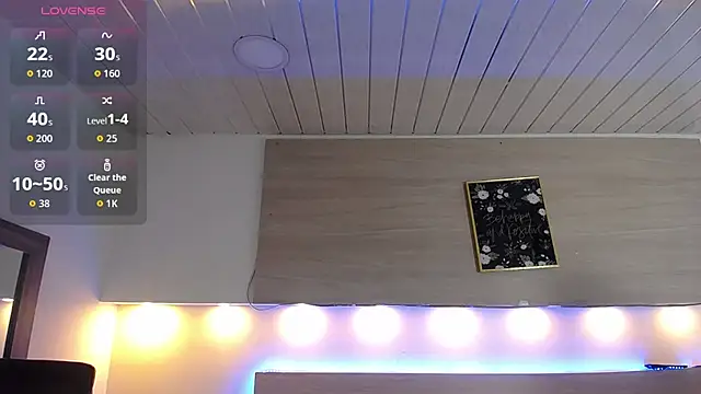 Snapshot of Cristal_Velle chatting on October 2025 12:24:02 PM Cristal Velle online show from October 2025 12:24:02 PM