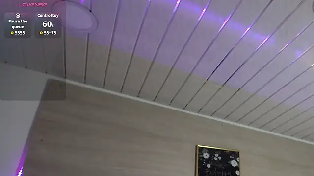 Snapshot of Cristal_Velle chatting on October 2025 12:27:01 PM Cristal Velle online show from October 2025 12:27:01 PM